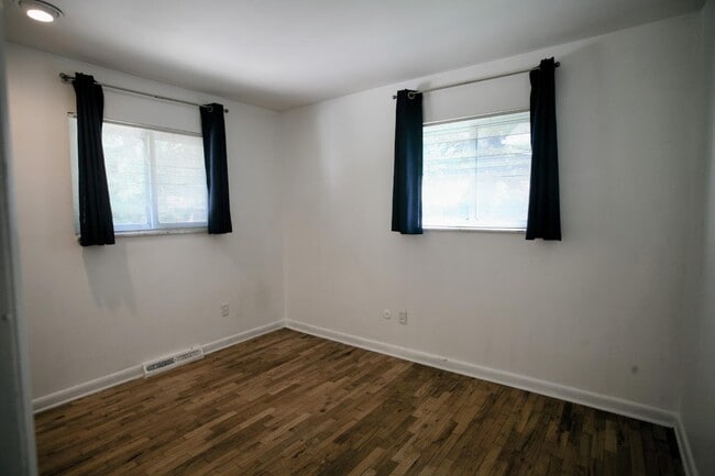 Building Photo - 5800 Paramus