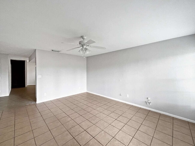 Building Photo - Your Cozy Core Era Starts in Fort Myers – ...