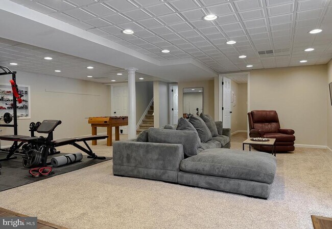 Building Photo - 23185 Pembrook Dr