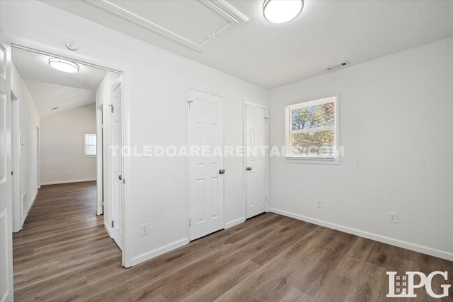 Building Photo - 433 Mayfair Blvd