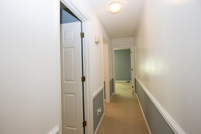 Building Photo - 806 Sumac Ln