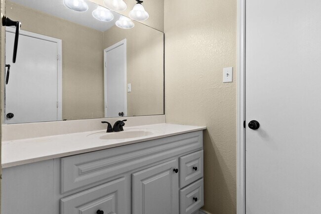 Building Photo - 4604 Greyhound Dr
