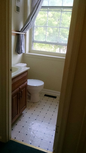 Building Photo - 160 N York St