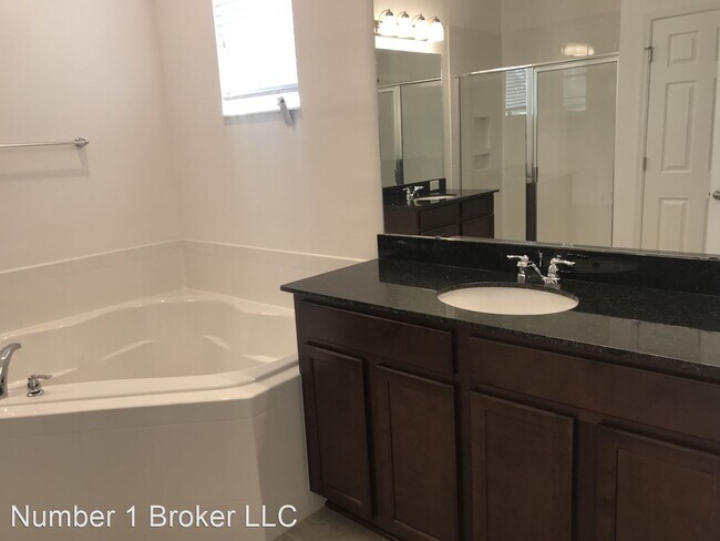 Building Photo - 4 br, 3.5 bath House - 12682 Salomon Cove ...