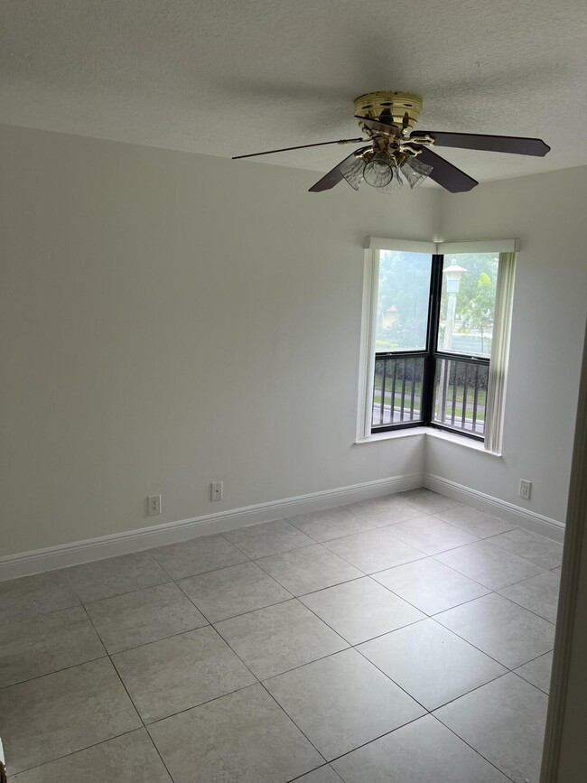 Building Photo - 2602 Carambola Cir S