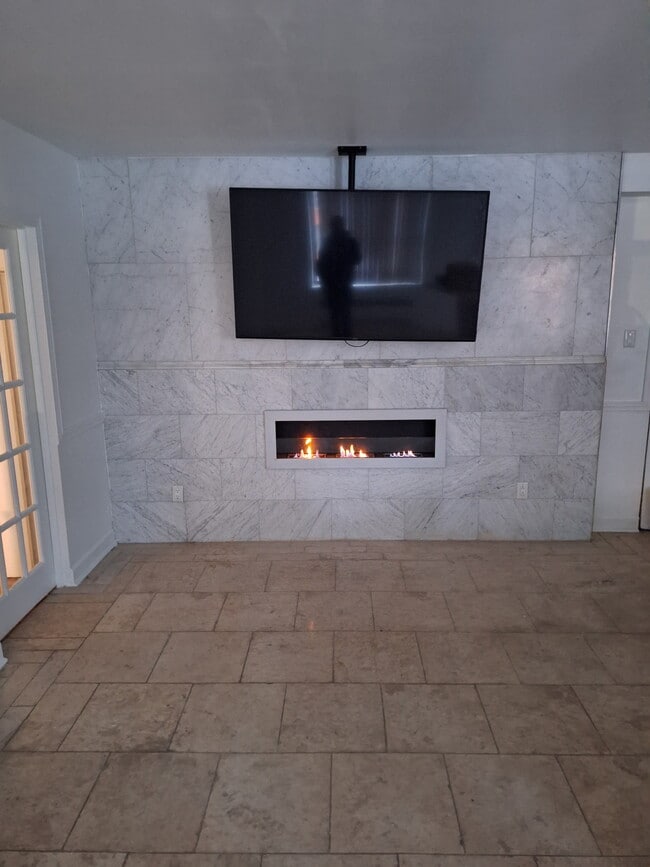 Building Photo - 7363 S South Shore Dr