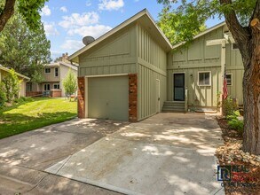 Building Photo - Beautiful 4 Bed 2 Bath Townhome in Central...