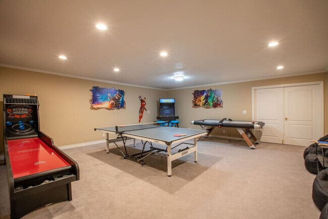Building Photo - 678 Scenic Hills Dr