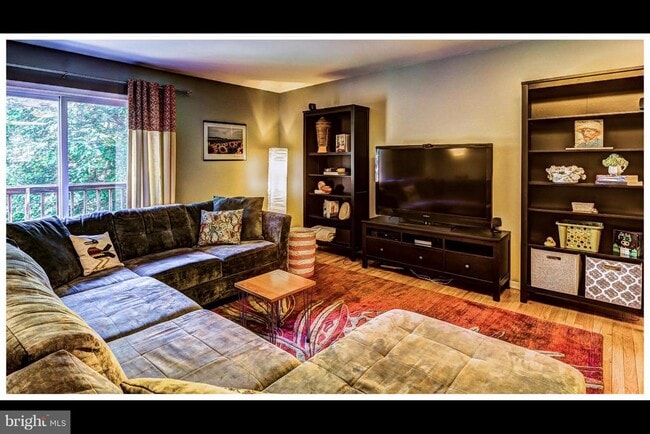 Building Photo - 26 Spring Glen Ct