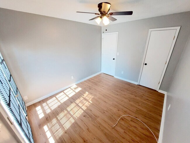 Building Photo - Beautiful Virginia Beach TownHome | 3BR, 2BA