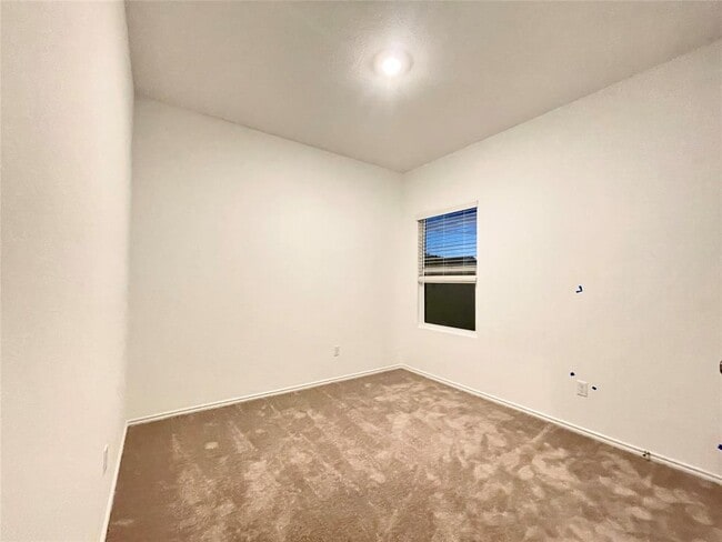 Building Photo - 332 Amber Gln