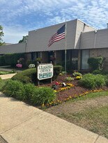 Building Photo - Heritage Green