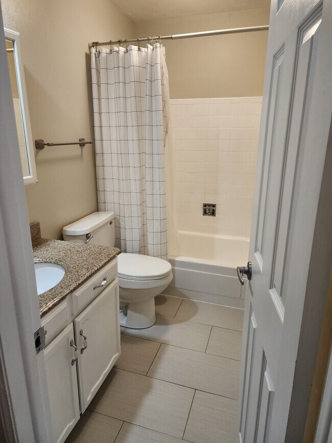 Building Photo - 7834 Greenbriar Cir