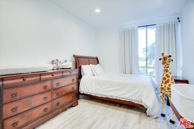 Building Photo - 1909 Pelham Ave