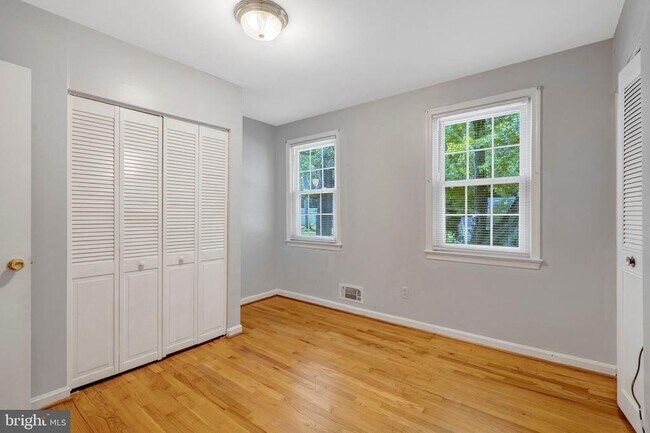 Building Photo - 8916 Braeburn Dr