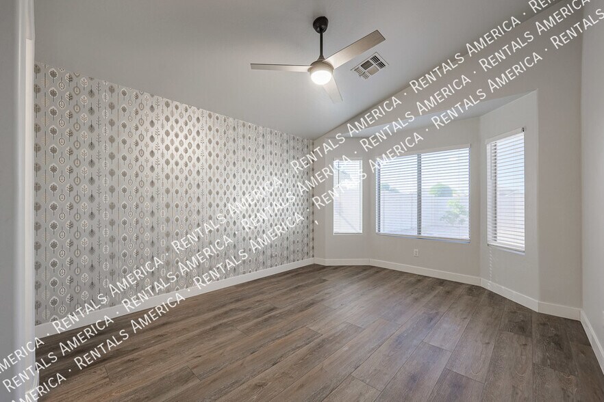 Building Photo - 1044 W Todd Dr