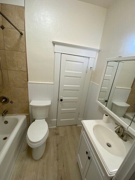 Bath - 430 S 8th Ave