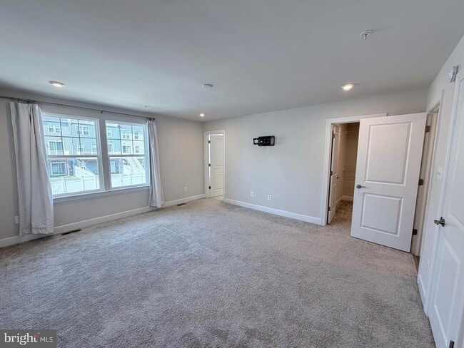 Building Photo - 10825 Foxtrot Cir