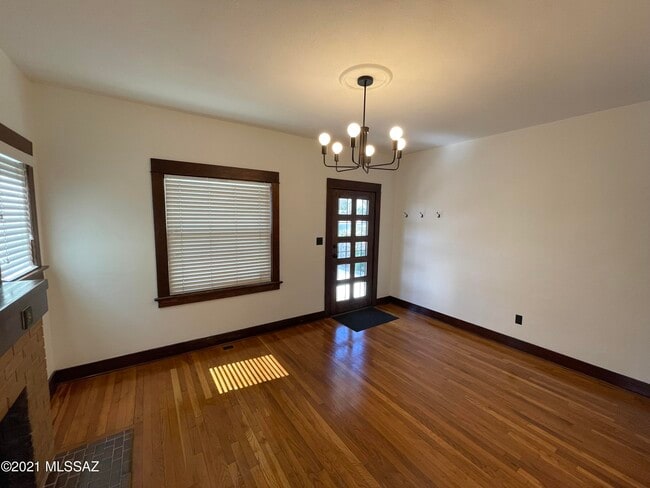 Building Photo - 1041 E Grant Rd