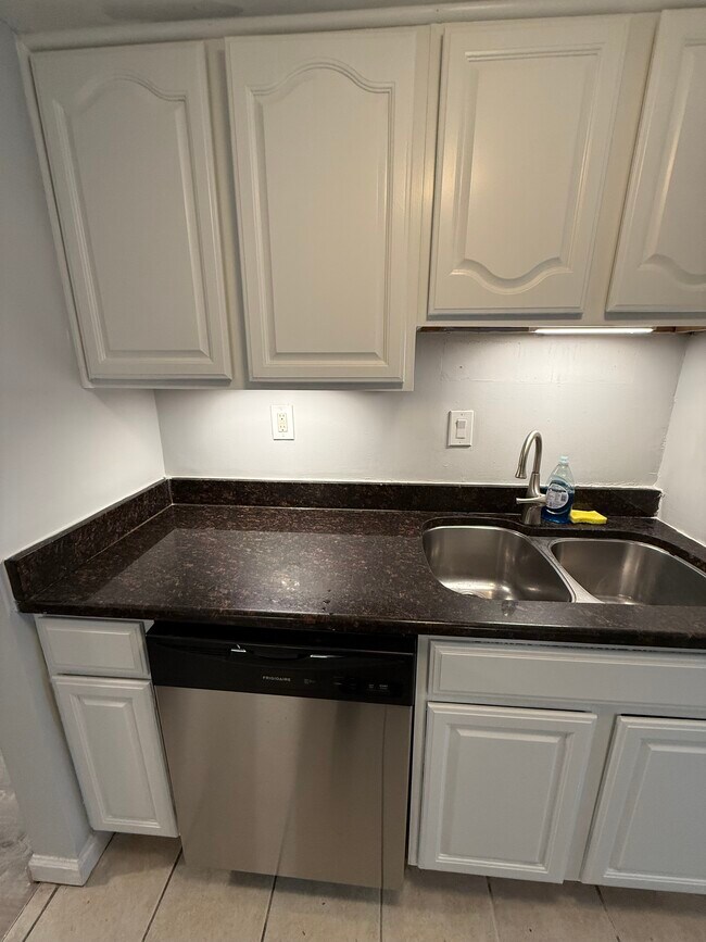 Building Photo - 238 Stevenson Square