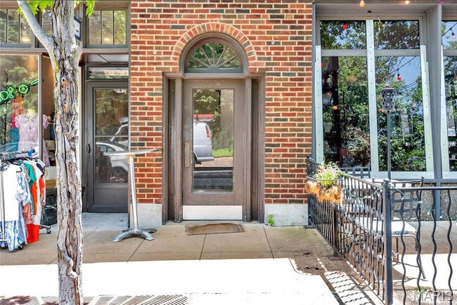 Building Photo - 738 DeMun