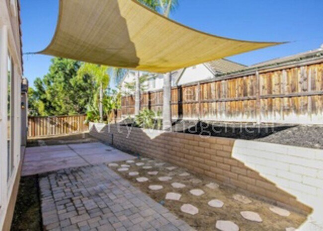 Building Photo - Spectacular 3 Bd + Den/Office, 2.5 Ba, 254...