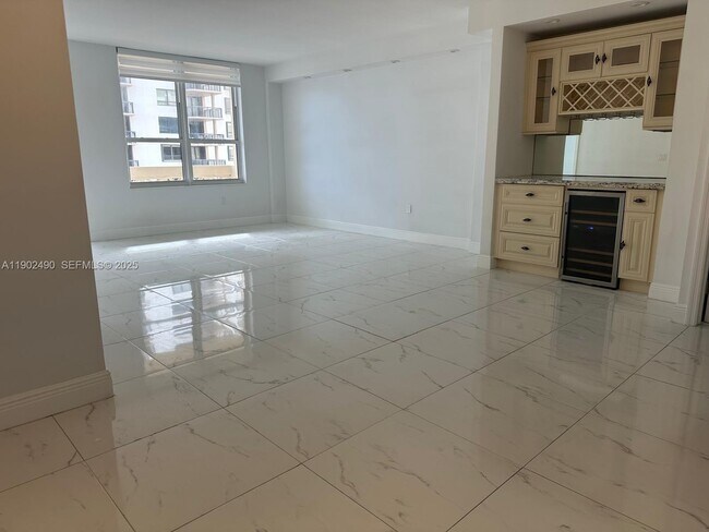 Building Photo - 10185 Collins Ave