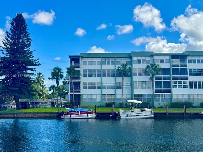 Building Photo - 2741 Taft St