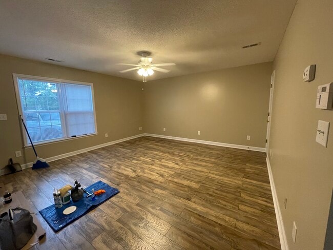 Building Photo - 119 Tillett Ln