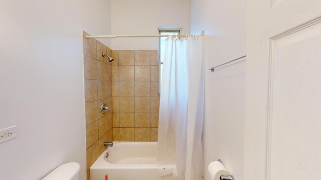 Building Photo - 1945 W Cermak Rd