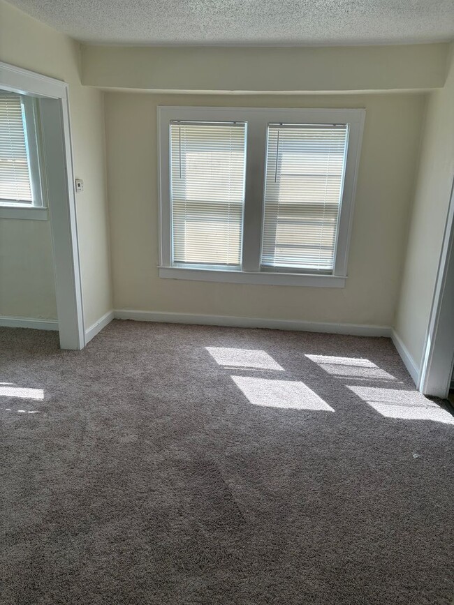 Building Photo - Great 3 bedroom house