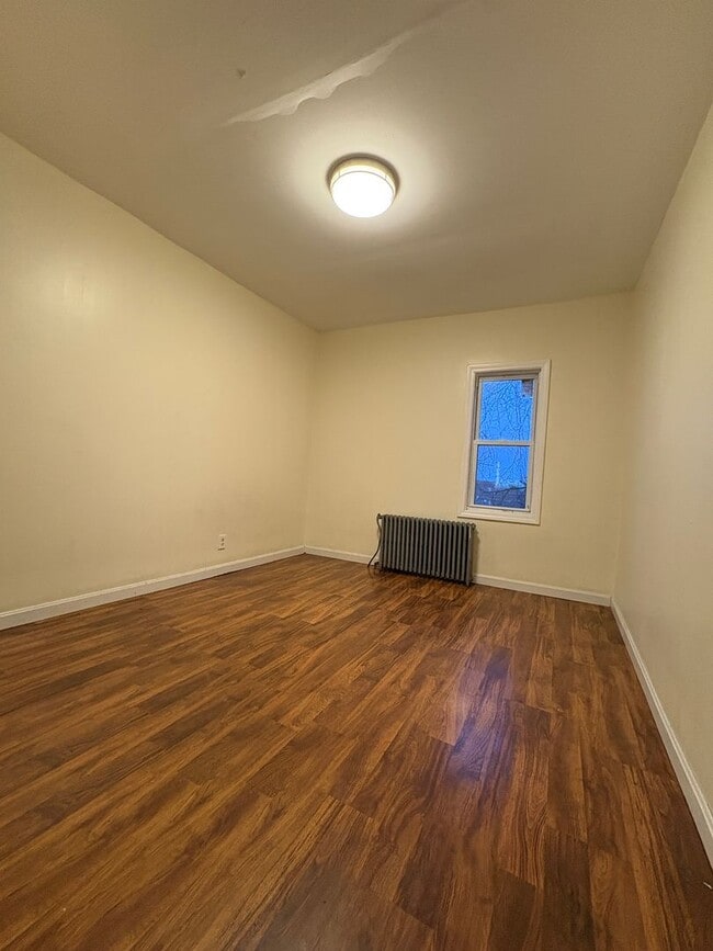 Building Photo - 58-60 Temple Street