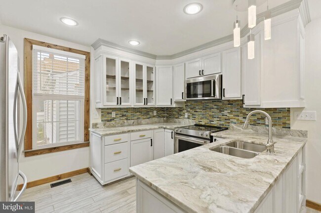 Building Photo - 3502 Buena Vista Ave