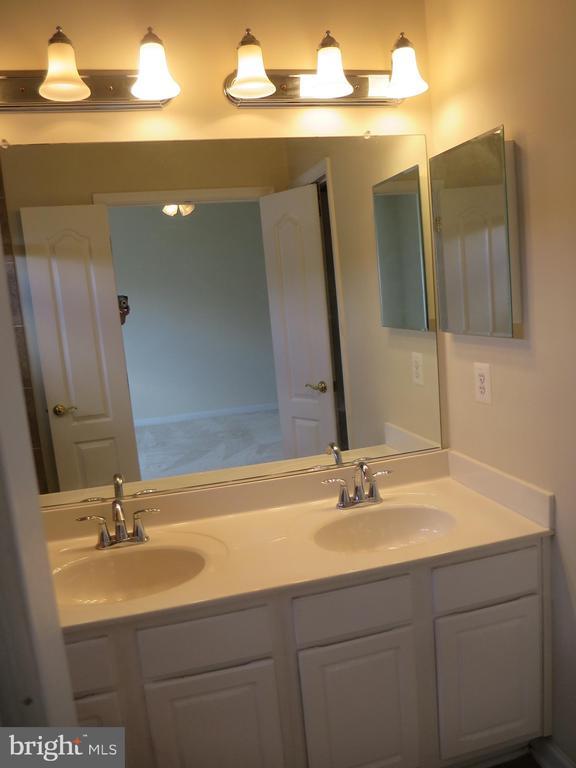 Building Photo - 7017 Little Thames Drive