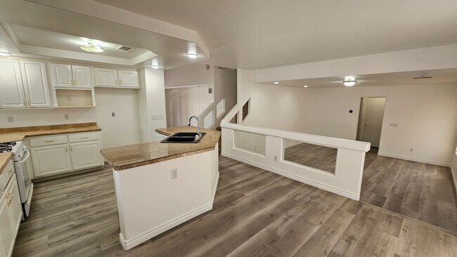 Building Photo - 4 Bedrooms near Silverado Ranch!