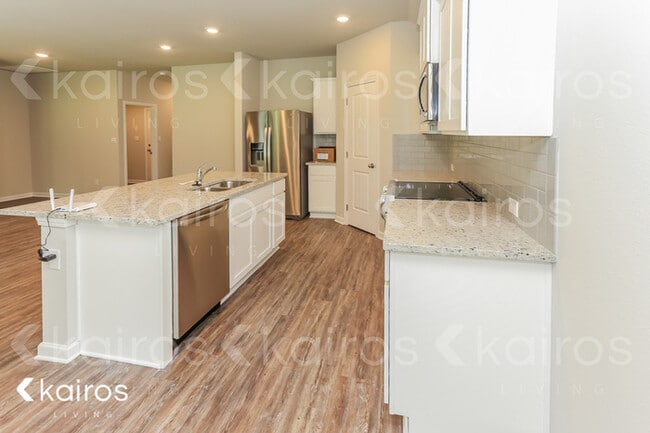 Building Photo - 30962 Clearview Ct
