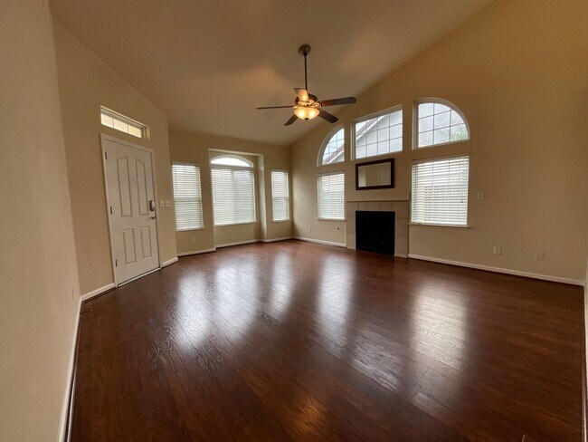 Building Photo - 2820 E Eclipse Ave