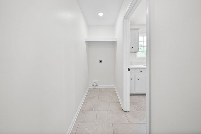 Building Photo - 270 Harold Dr