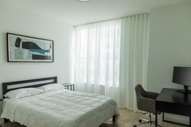 Building Photo - 950 Brickell Bay Dr