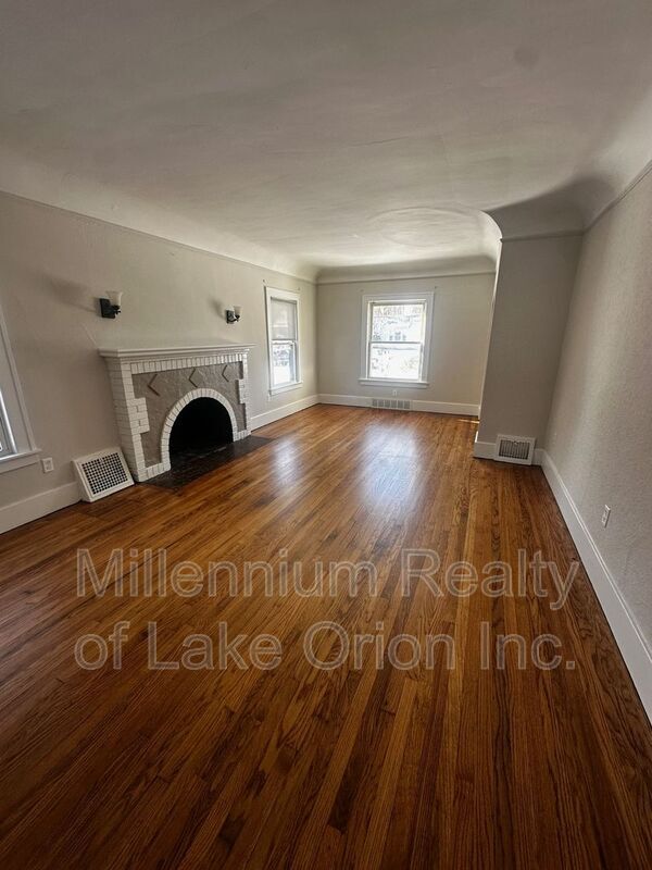 Building Photo - 24 Utica Rd