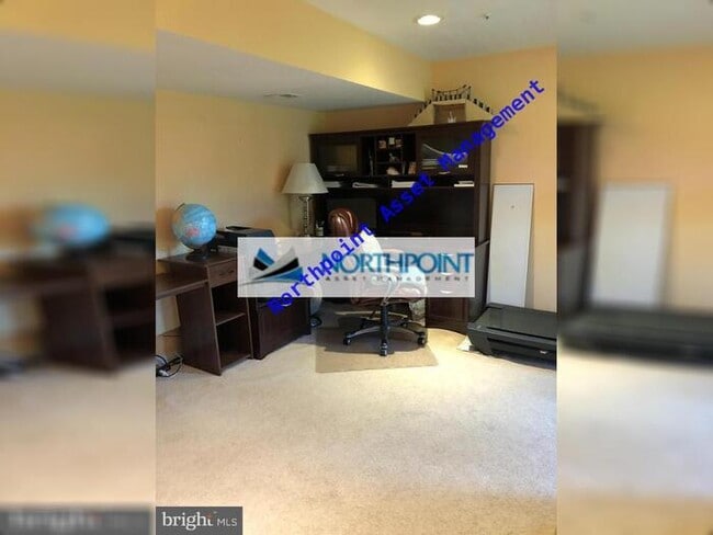 Building Photo - Nice, Sunny & Bright 3 Bedroom 2 full Bath...