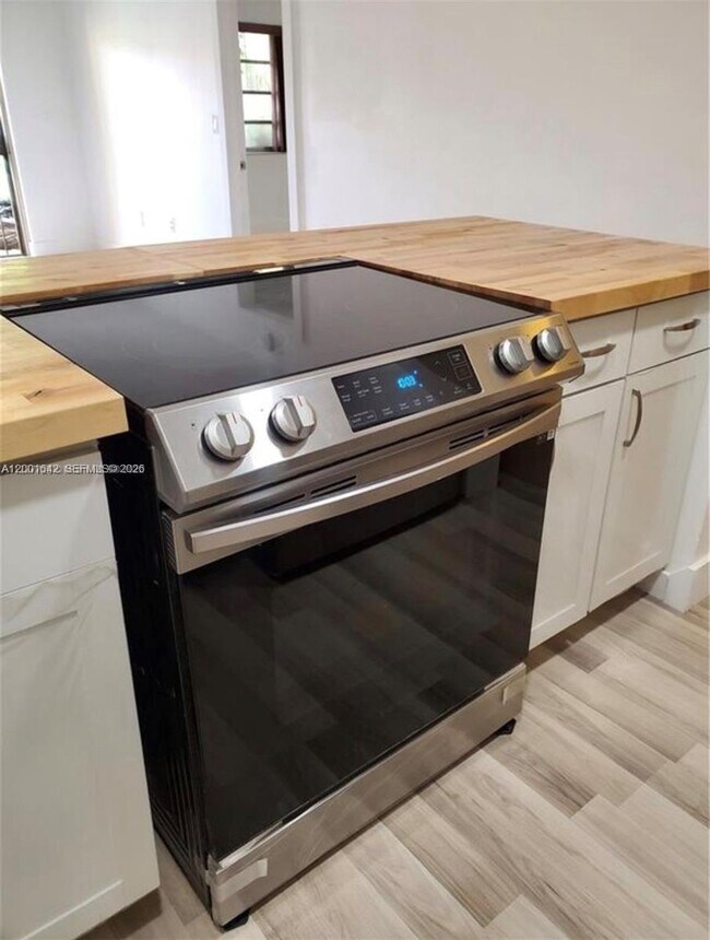 Building Photo - 3181 SW 13th St