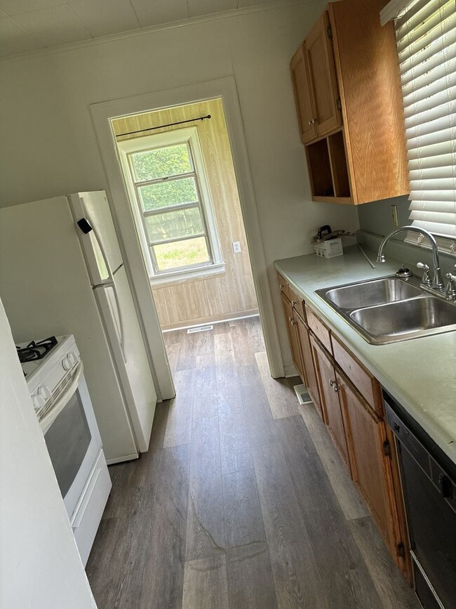 Building Photo - 2 Bedroom 1 Bath House