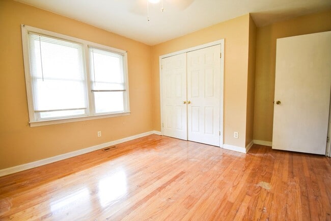 Building Photo - Coming Soon! 3 Bedroom 1 Bathroom - Pets Considered