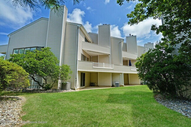 Building Photo - 2 Newport Ct