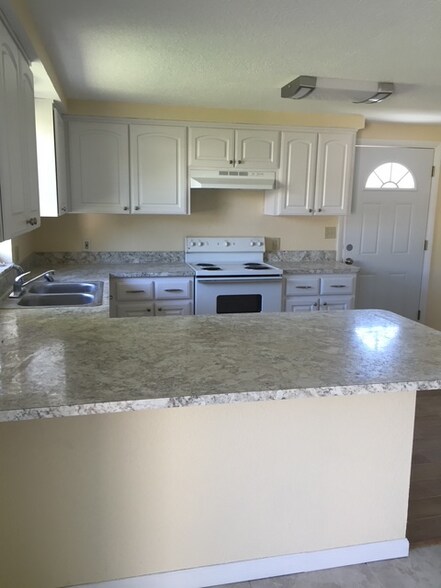 Building Photo - 4549 Kennedy Dr