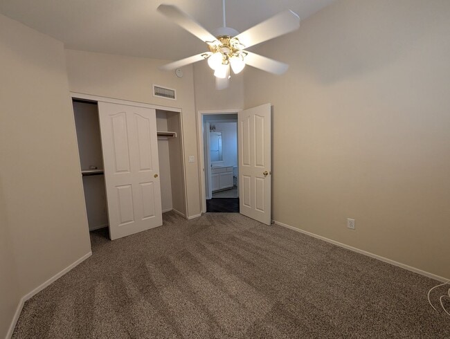 Building Photo - 4 Bedroom 2.5 Bathroom Lakewood Home
