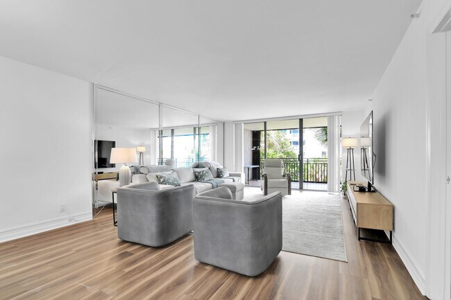 Building Photo - 1167 Hillsboro Mile