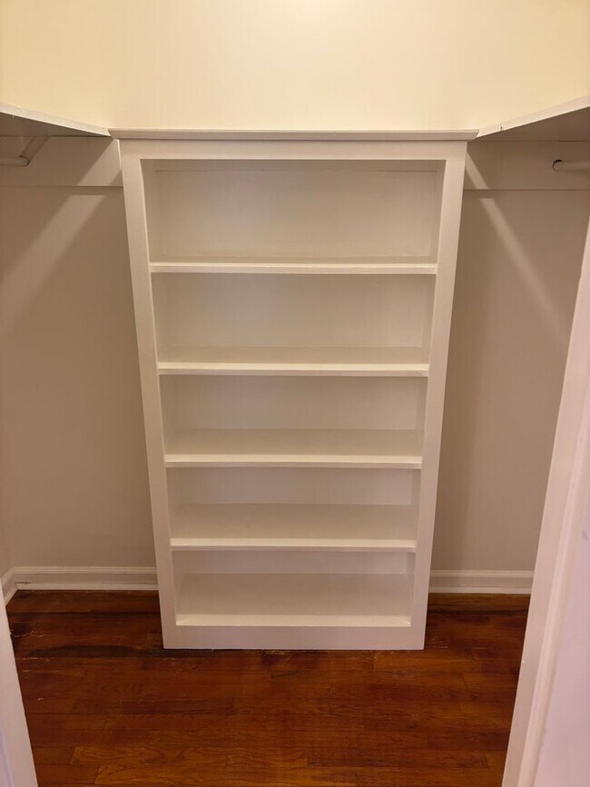 Building Photo - Where Comfort Meets Home