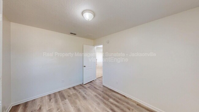 Building Photo - 630 Glendale Ln